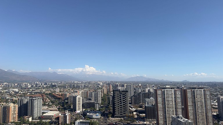 Apartamento com excelente conectividade, Irarrázaval.