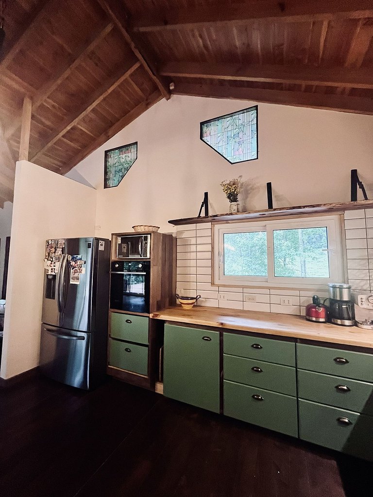 Casa rodeada de naturaleza en Panguipulli.