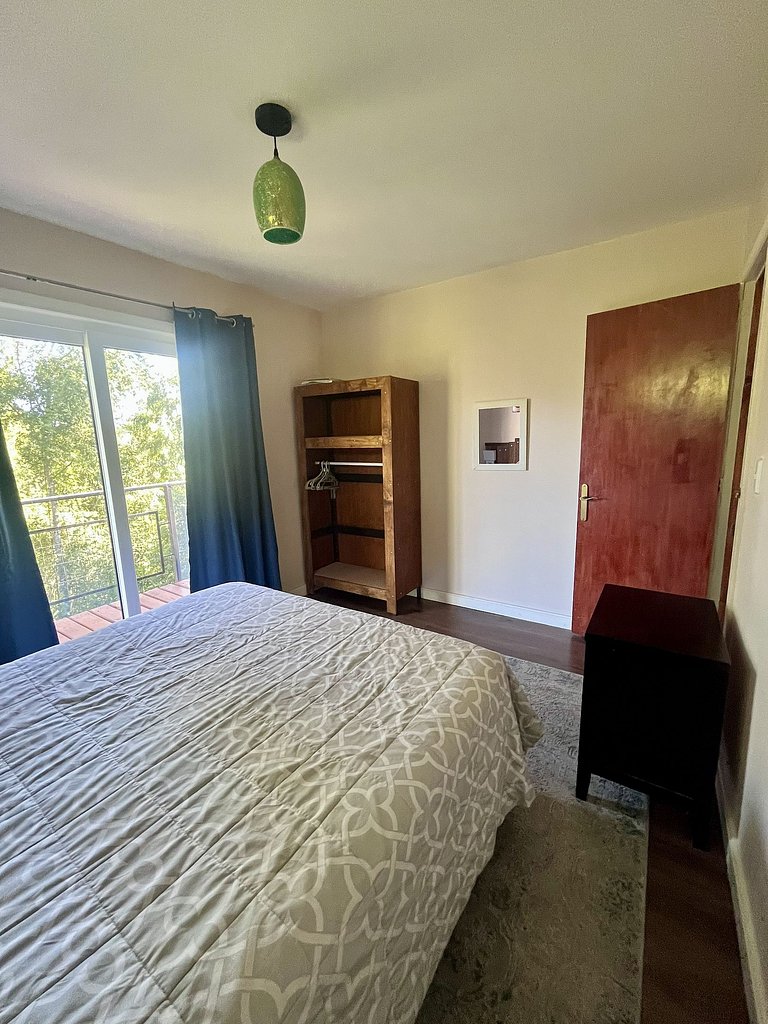 Casa cercada pela natureza em Panguipulli.