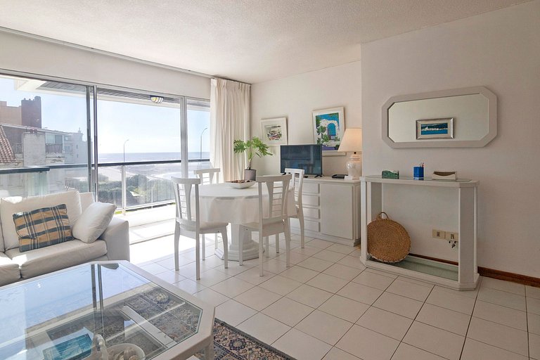 Family apartment facing the sea, Punta del Este.