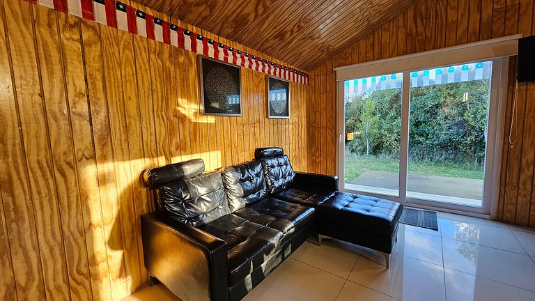 Cabin with green areas, steps from the sea, Curanipe.