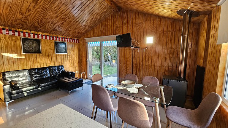 Cabin with green areas, steps from the sea, Curanipe.