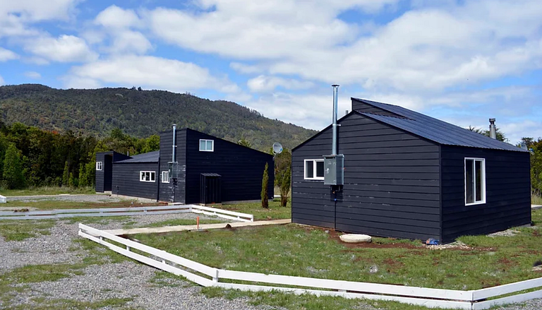 Cabin with green areas, steps from the sea, Curanipe.
