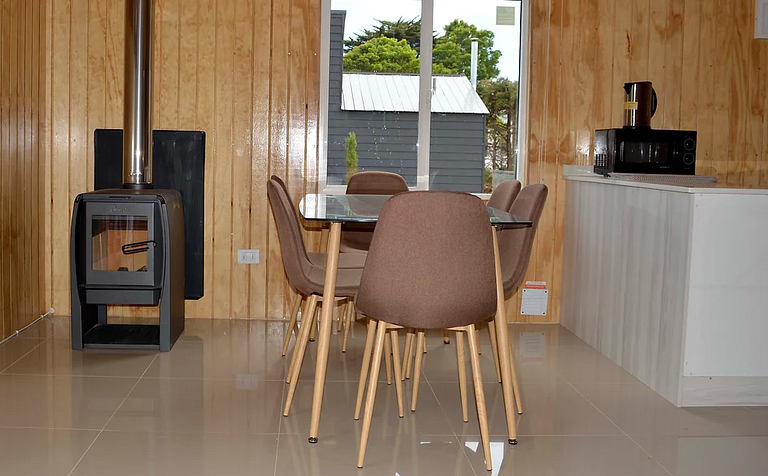 Cabin with green areas, steps from the sea, Curanipe.