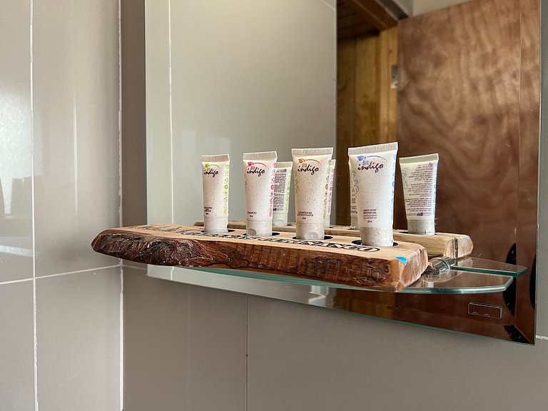 Cabaña con áreas verdes, a pasos del mar, Curiñanco.