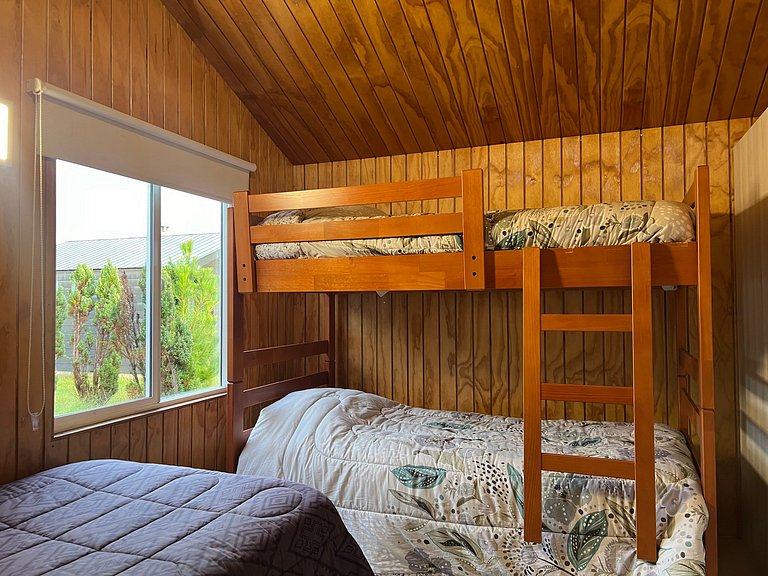 Cabin with green areas, steps from the sea, Curanipe.