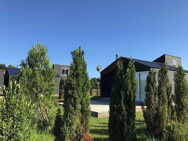 Cabin with green areas, steps from the sea, Curanipe.