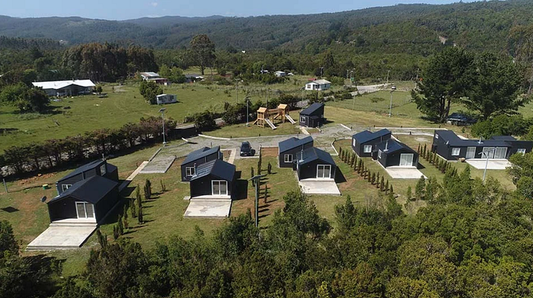 Cabaña con áreas verdes, a pasos del mar, Curiñanco.