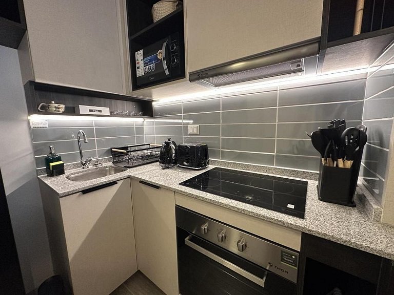 Apartment facing Club Hípico and steps from Parque O'Higgins