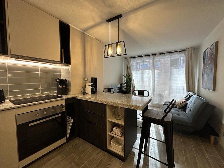 Apartment facing Club Hípico and steps from Parque O'Higgins