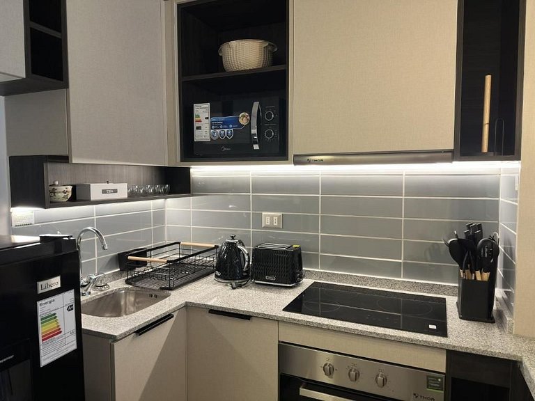 Apartment facing Club Hípico and steps from Parque O'Higgins