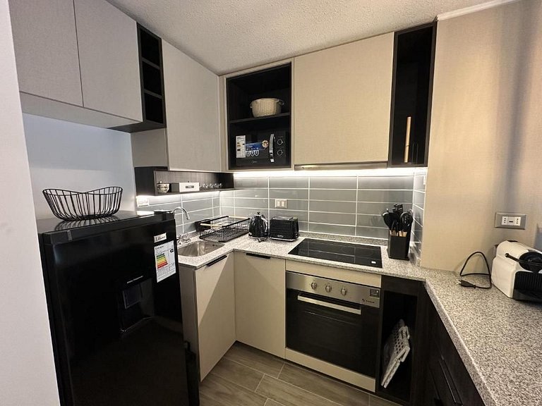 Apartment facing Club Hípico and steps from Parque O'Higgins