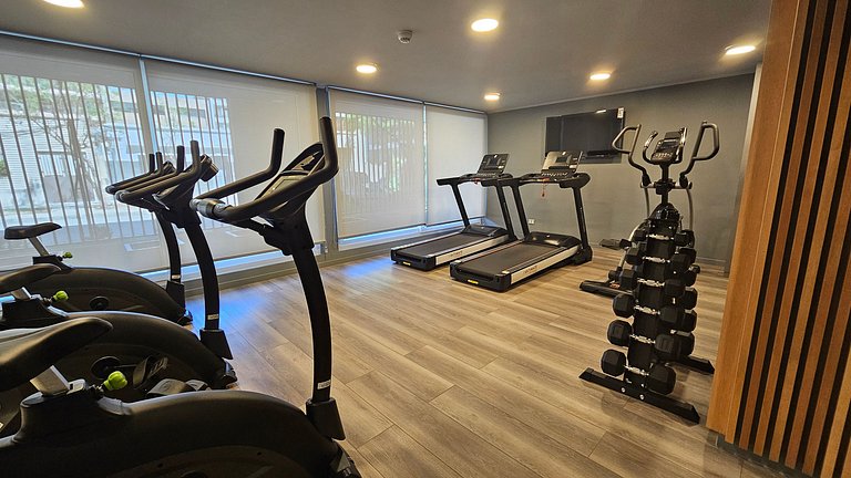 Apartment facing Club Hípico and steps from Parque O'Higgins