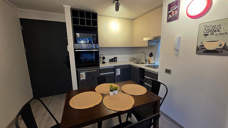 Apartment in Santa Rosa, steps from the metro.