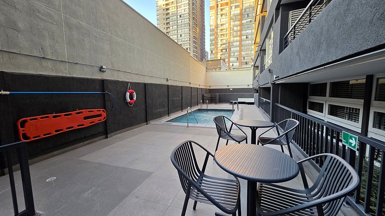 Apartment in Santa Rosa, steps from the metro.