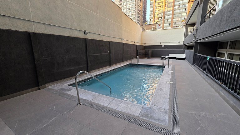 Apartment in Santa Rosa, steps from the metro.