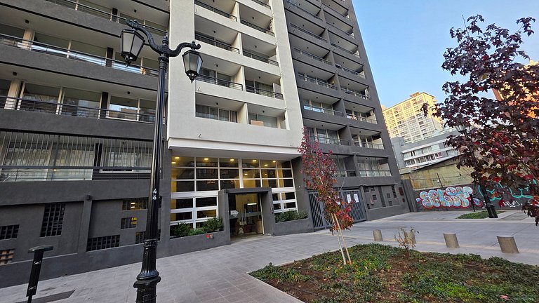 Apartment in Santa Rosa, steps from the metro.