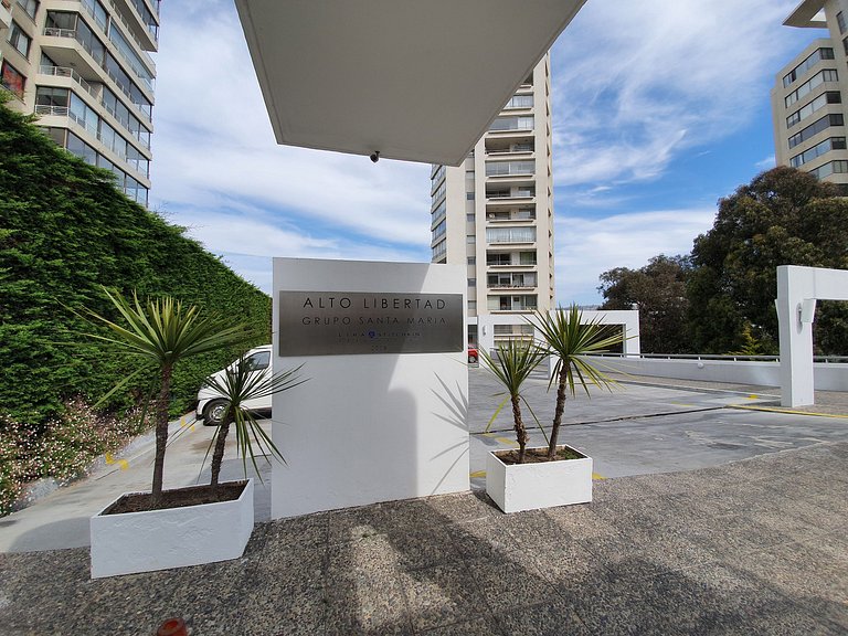 Apartamento com estacionamento, a passos do mar e do Mall Ma