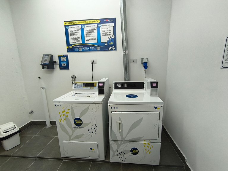 Estúdio a passos do Faro Monumental, La Serena.