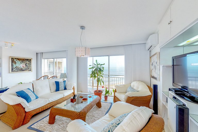 Family apartment with a view of Playa Brava, Punta.