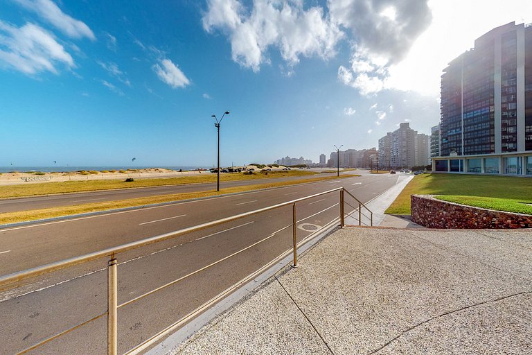 Family apartment with a view of Playa Brava, Punta.