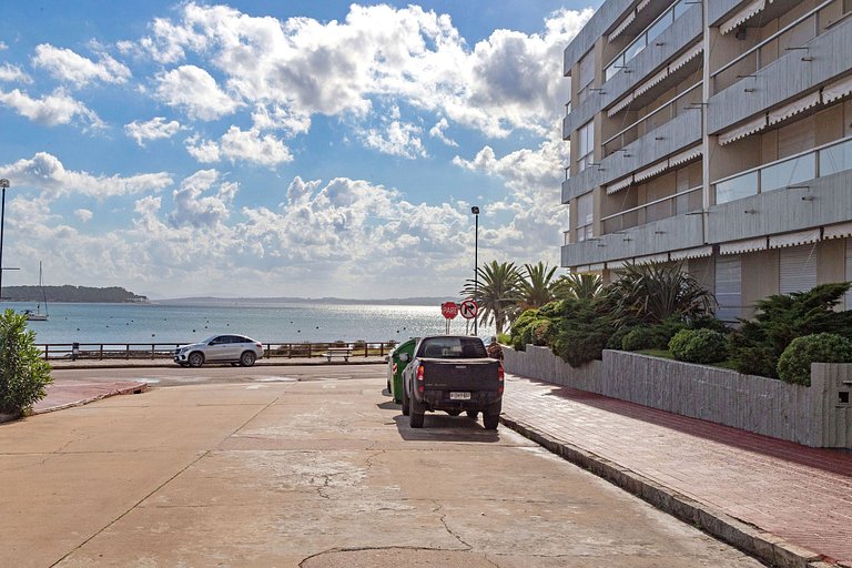 Apartment with a view of Mahilos Pier, Punta del Este.