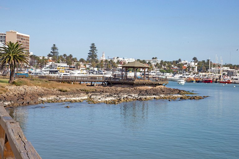 Apartamento con vista al Muelle de Mahilos, Punta.