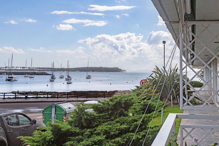 Apartment with a view of Mahilos Pier, Punta del Este.