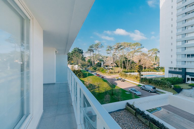 Apartment with excellent amenities in Punta del Este.