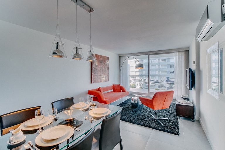 Apartment with excellent amenities in Punta del Este.