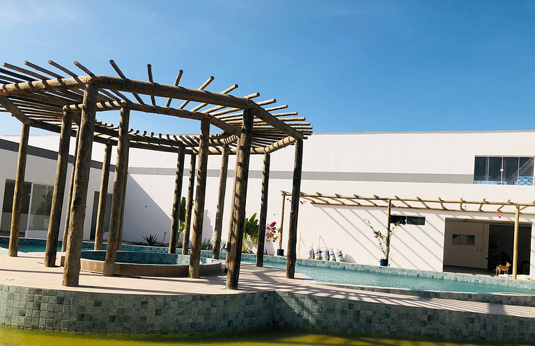 House in a condominium with access to a pool and barbecue ar