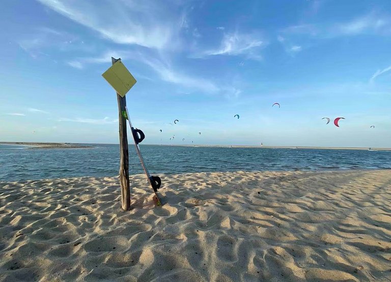 Casa em condomínio com acesso à piscina e churrasqueira, Mar