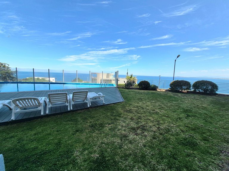 Apartamento com vista para o mar em Costa de Montemar.