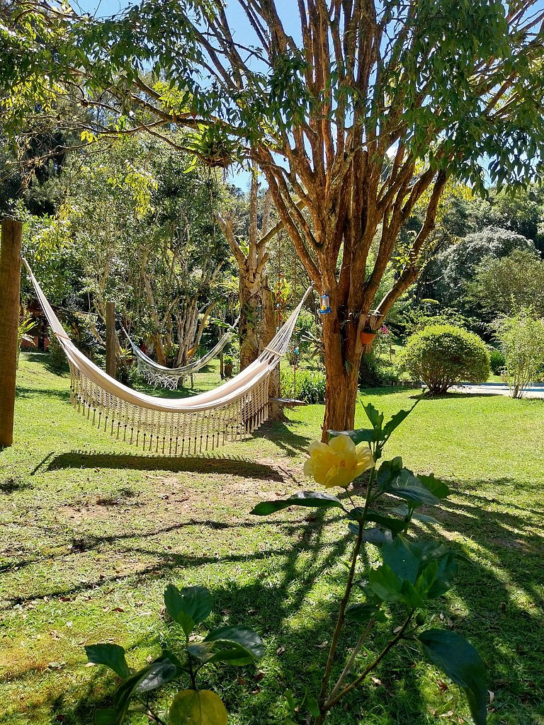 Chalet with a pool in a natural setting, Maringá.