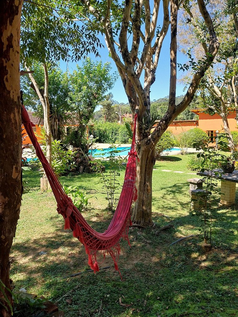 Chalet in a natural setting with a pool, Maringá.