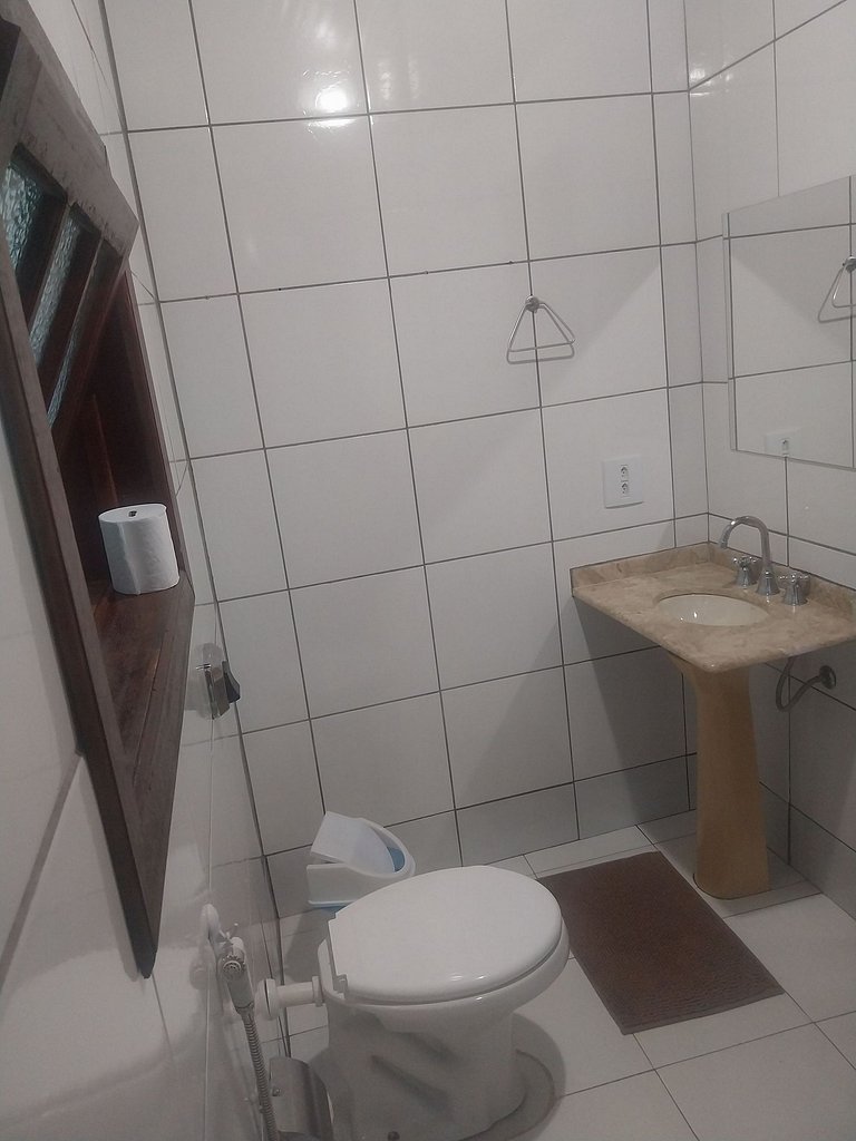 Chalé com piscina cercado pela natureza, Maringá.